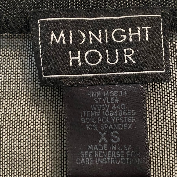 🖤3/$30 Hot Topic Mesh Top - Picture 3 of 3